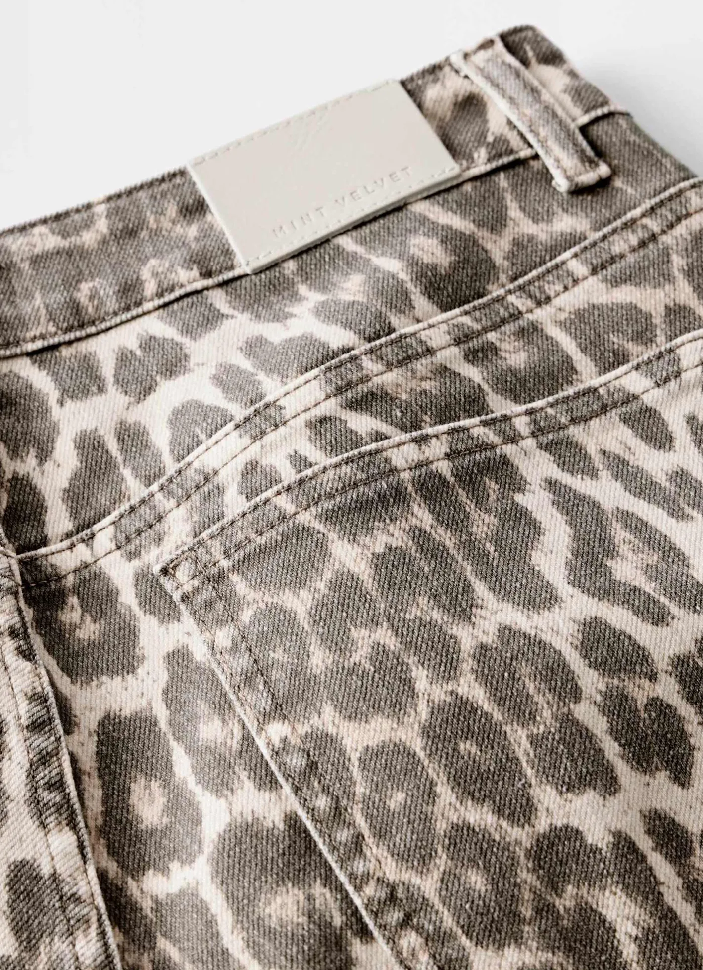 Sale Leopard Print Barrel Leg Jeans Barrel & Balloon Jeans